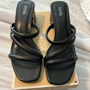 Beautiful black Michael Kors sandals in excellent condition. Worn twice